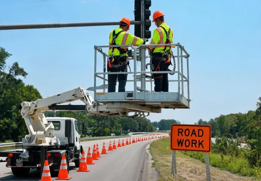 Transportation responder elevated work platform safety